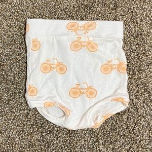 Kate Quinn retro bloomer